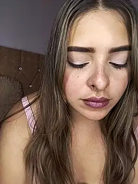 Nahomy cm online show from March 5, 2026, 9:11 pm