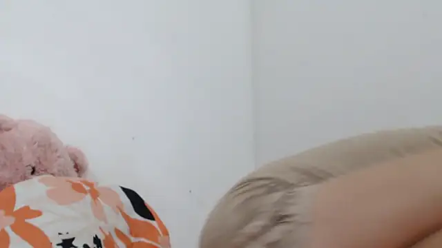 Dolly Peach  online show from March 27, 2026, 12:27 pm