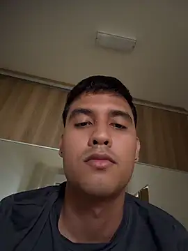 Snapshot of Lucasgonxalex chatting on July 18, 2026, 2:32 pm Lucasgonxalex online show from July 18, 2026, 2:32 pm