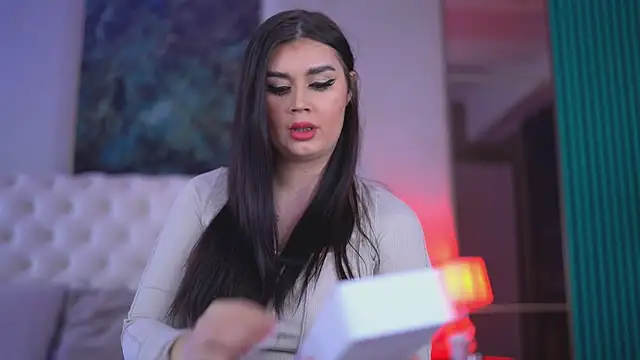 KendraMoon online show from November 11, 2025, 4:07 pm