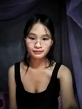 saronla 03 online show from November 11, 2025, 4:07 pm