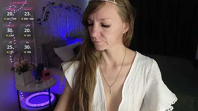 Jesica mooon online show from November 17, 2025, 1:33 am