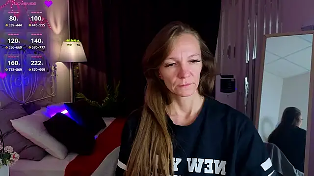 Jesica mooon online show from February 6, 2026, 1:21 am