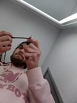 Snapshot of high3ndlowlife chatting on November 2, 2025, 5:32 am high3ndlowlife online show from November 2, 2025, 5:32 am