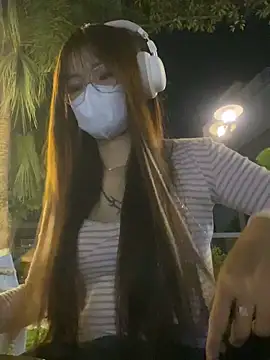   BabyShowPublic   online show from April 9, 2026, 3:17 pm