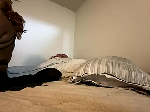 Snapshot of KANDIS864 chatting on October 22, 2025, 3:40 am KANDIS864 online show from October 22, 2025, 3:40 am