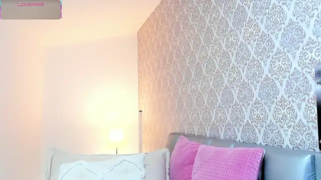 BellaNixs online show from December 20, 2025, 3:35 am