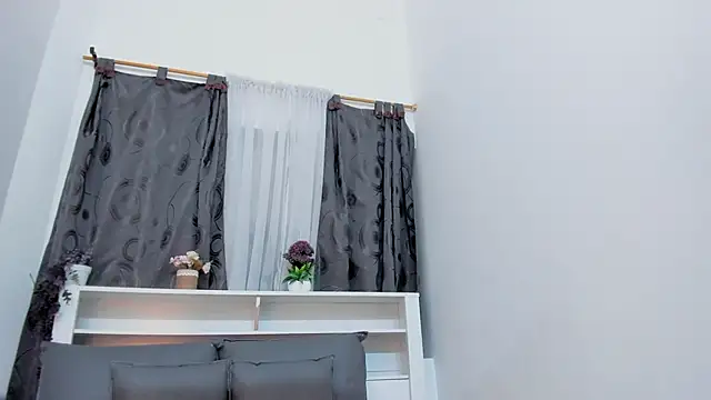 Mistt Mia online show from October 29, 2025, 7:26 pm