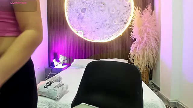 Snapshot of SamaraAnders_ chatting on February 6, 2026, 5:34 am SamaraAnders online show from February 6, 2026, 5:34 am