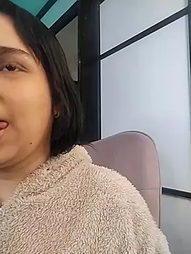 Snapshot of SamaraAnders_ chatting on February 23, 2026, 5:05 am SamaraAnders online show from February 23, 2026, 5:05 am