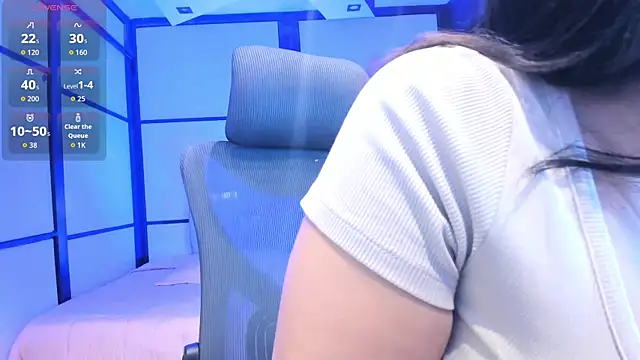 Snapshot of SamaraAnders_ chatting on April 12, 2026, 5:01 am SamaraAnders online show from April 12, 2026, 5:01 am