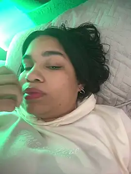 Snapshot of SamaraAnders_ chatting on April 13, 2026, 5:02 am SamaraAnders online show from April 13, 2026, 5:02 am