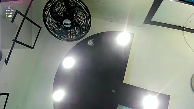 Snapshot of SamaraAnders_ chatting on April 16, 2026, 4:46 am SamaraAnders online show from April 16, 2026, 4:46 am