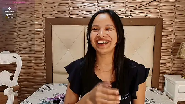Miladiosa online show from April 26, 2026, 1:53 pm