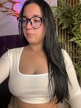 Snapshot of sara_roy04_ chatting on October 1, 2025, 4:07 am sara roy04  online show from October 1, 2025, 4:07 am