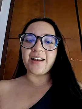 Snapshot of sara_roy04_ chatting on October 8, 2025, 3:59 am sara roy04  online show from October 8, 2025, 3:59 am