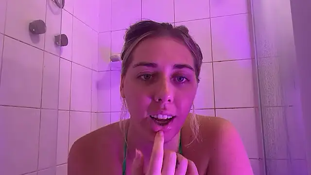 Snapshot of louiseberkeley chatting on January 7, 2026, 11:34 am louiseberkeley online show from January 7, 2026, 11:34 am