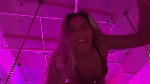 Snapshot of louiseberkeley chatting on January 15, 2026, 4:17 am louiseberkeley online show from January 15, 2026, 4:17 am