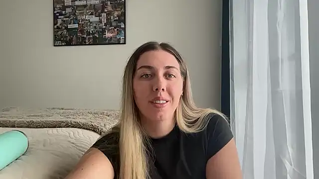 Snapshot of louiseberkeley chatting on February 19, 2026, 6:09 am louiseberkeley online show from February 19, 2026, 6:09 am