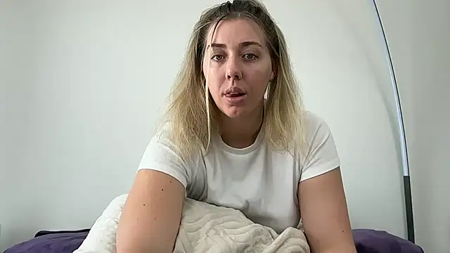 Snapshot of louiseberkeley chatting on February 28, 2026, 11:50 pm louiseberkeley online show from February 28, 2026, 11:50 pm