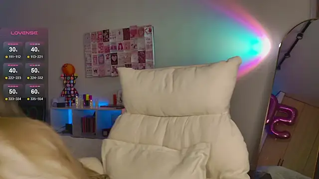 Lunainnk online show from November 15, 2025, 1:47 am