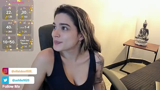 MiaVillalobos online show from October 30, 2025, 12:06 pm