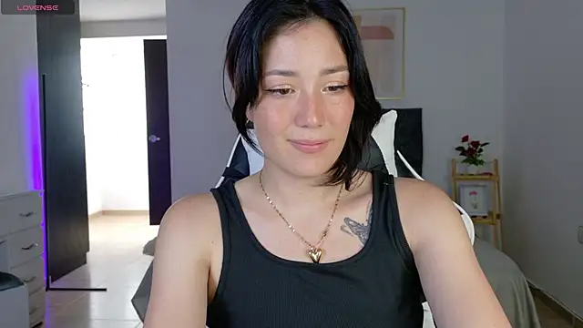 Eliih 01 online show from November 4, 2025, 3:55 pm