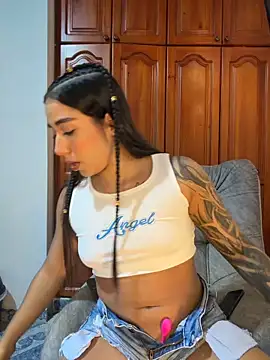 KaditaNavarro online show from April 21, 2026, 12:34 am