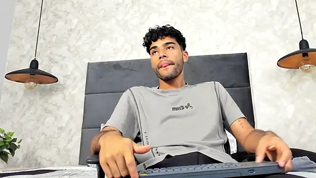 Snapshot of RaphaelDufort chatting on October 15, 2025, 12:00 am RaphaelDufort online show from October 15, 2025, 12:00 am