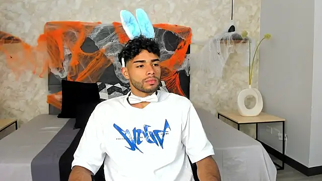 Snapshot of RaphaelDufort chatting on October 29, 2025, 12:02 am RaphaelDufort online show from October 29, 2025, 12:02 am