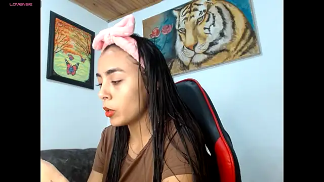 Snapshot of Wild_RoomXxX chatting on October 31, 2025, 9:38 pm Wild RoomXxX online show from October 31, 2025, 9:38 pm