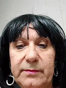 Emily de Carla online show from November 18, 2025, 4:00 pm