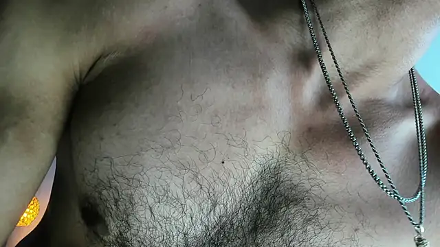 Snapshot of latinhotmuscle chatting on May 27, 2026, 9:23 pm latinhotmuscle online show from May 27, 2026, 9:23 pm