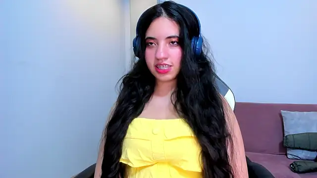 Nicol Chang online show from November 14, 2025, 8:40 pm