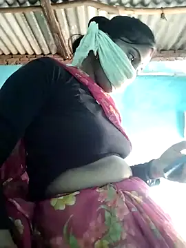 Snapshot of Hot-qwer chatting on December 23, 2025, 10:24 am Hot-qwer online show from December 23, 2025, 10:24 am