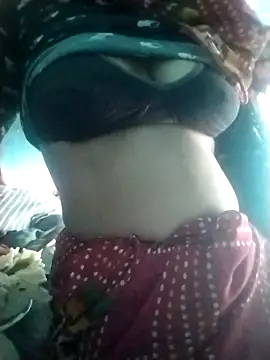 Hot-qwer online show from April 7, 2026, 11:32 am
