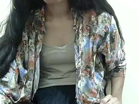 smallcuute online show from November 19, 2025, 12:32 am