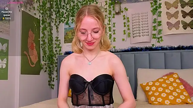 EmmaNovak online show from January 19, 2026, 12:09 pm