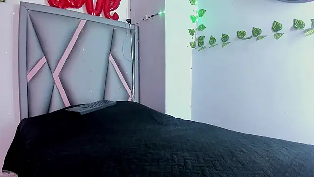 aurora tziu online show from April 11, 2026, 7:45 am