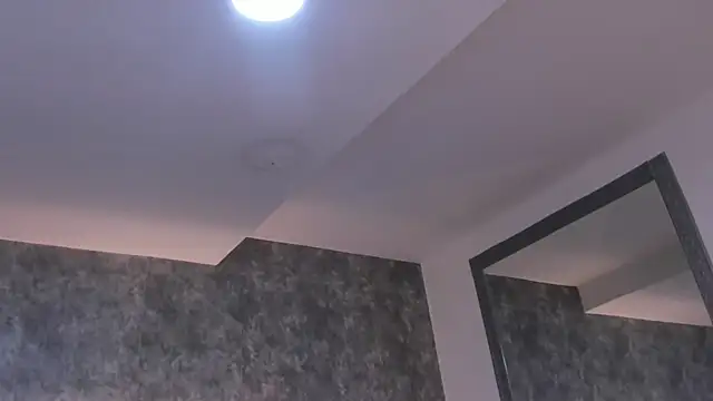 crystaldarliing online show from November 19, 2025, 3:45 pm