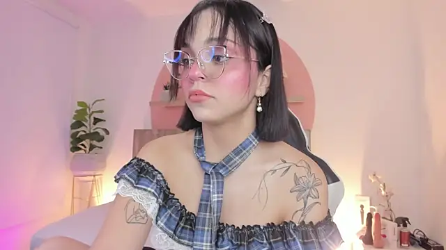 Clara Luu online show from February 22, 2026, 2:45 am