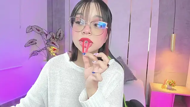 Clara Luu online show from May 22, 2026, 3:35 am