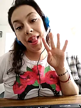 Snapshot of AlanaDesire chatting on September 14, 2025, 6:29 pm AlanaDesire online show from September 14, 2025, 6:29 pm