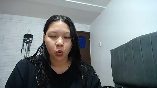 Snapshot of Naia_Stant chatting on October 9, 2025, 10:19 pm Naia Stant online show from October 9, 2025, 10:19 pm