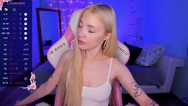 AnyaTaylor  online show from October 18, 2025, 2:03 am