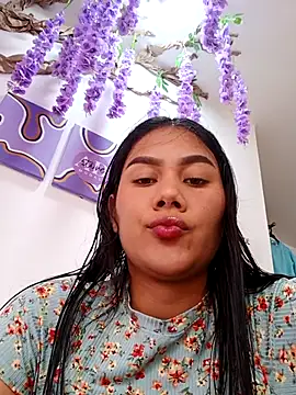 Snapshot of burbuja02 chatting on October 3, 2025, 2:14 pm burbuja02 online show from October 3, 2025, 2:14 pm