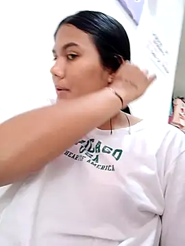 Snapshot of burbuja02 chatting on November 5, 2025, 2:17 pm burbuja02 online show from November 5, 2025, 2:17 pm