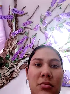 Snapshot of burbuja02 chatting on November 8, 2025, 2:17 pm burbuja02 online show from November 8, 2025, 2:17 pm