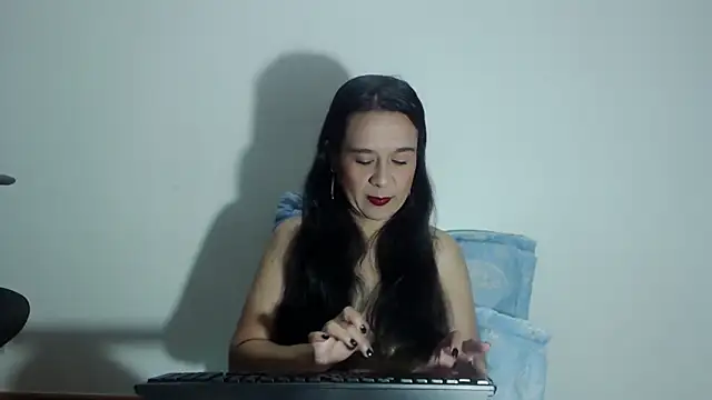 Aileendarkhot online show from February 25, 2026, 4:11 am