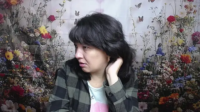 SelenaFly online show from September 25, 2025, 5:11 am